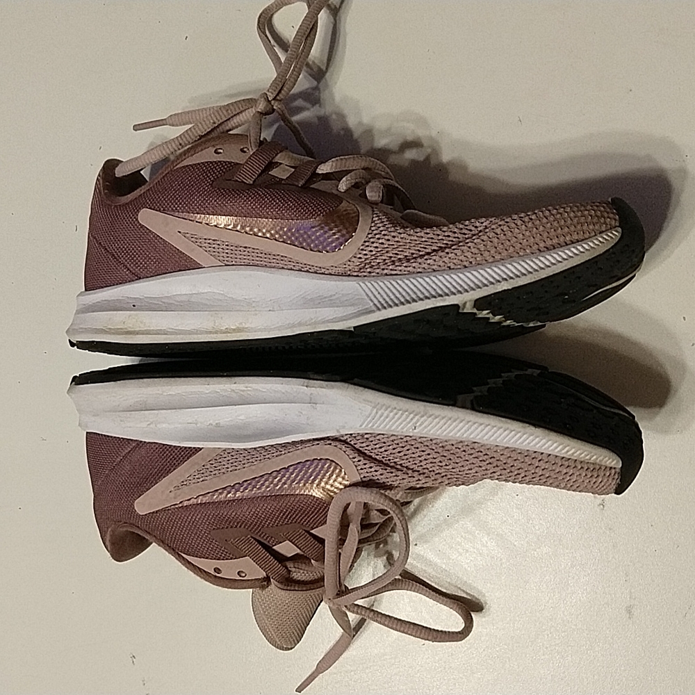 Nike Running Shoes - Picture 3 of 6